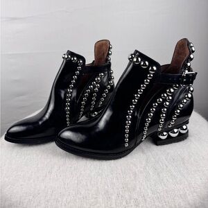 Jeffrey Campbell Rylance silver studded boot women’s size 6.5